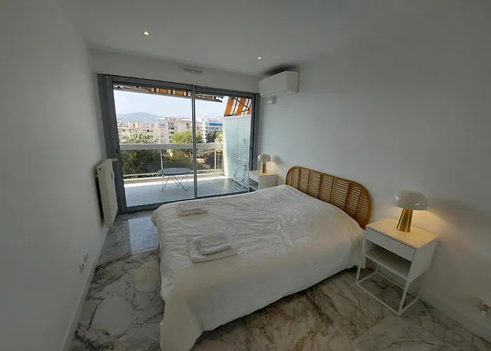 Superbe Climatise Proche Plages, Grande Terrasse Et Parking Prive 아파트