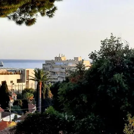 Superbe Climatise Proche Plages, Grande Terrasse Et Parking Prive