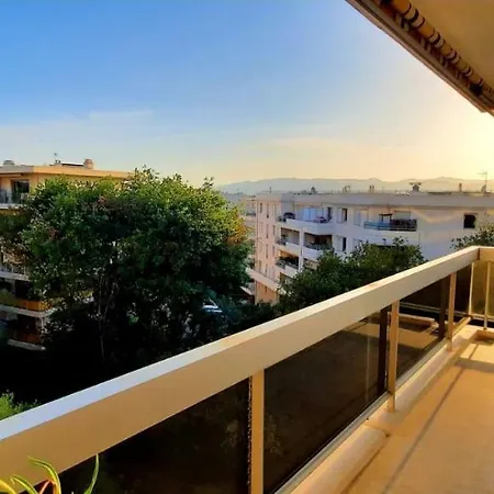 Superbe Climatise Proche Plages, Grande Terrasse Et Parking Prive * 昂蒂布