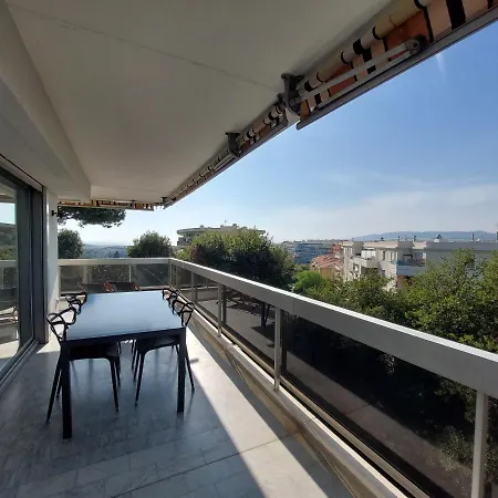 Superbe Climatise Proche Plages, Grande Terrasse Et Parking Prive