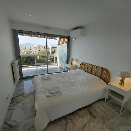 Superbe Climatise Proche Plages, Grande Terrasse Et Parking Prive 아파트