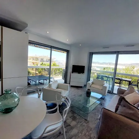 아파트 Superbe Climatise Proche Plages, Grande Terrasse Et Parking Prive 앙티브