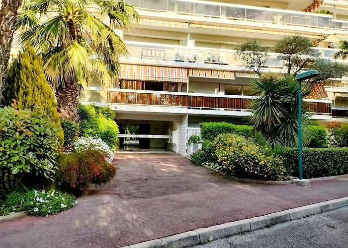 Superbe Climatisé Proche Plages, Grande Terrasse Et Parking Privé Antibes