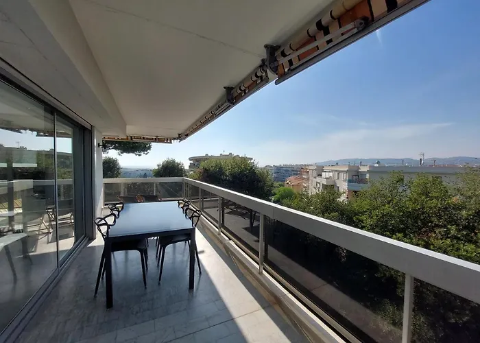 Superbe Climatisé Proche Plages, Grande Terrasse Et Parking Privé