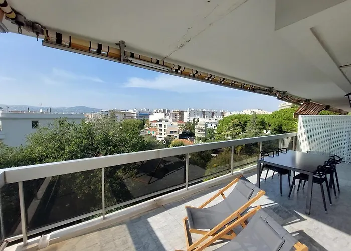 Superbe Climatise Proche Plages, Grande Terrasse Et Parking Prive * 昂蒂布